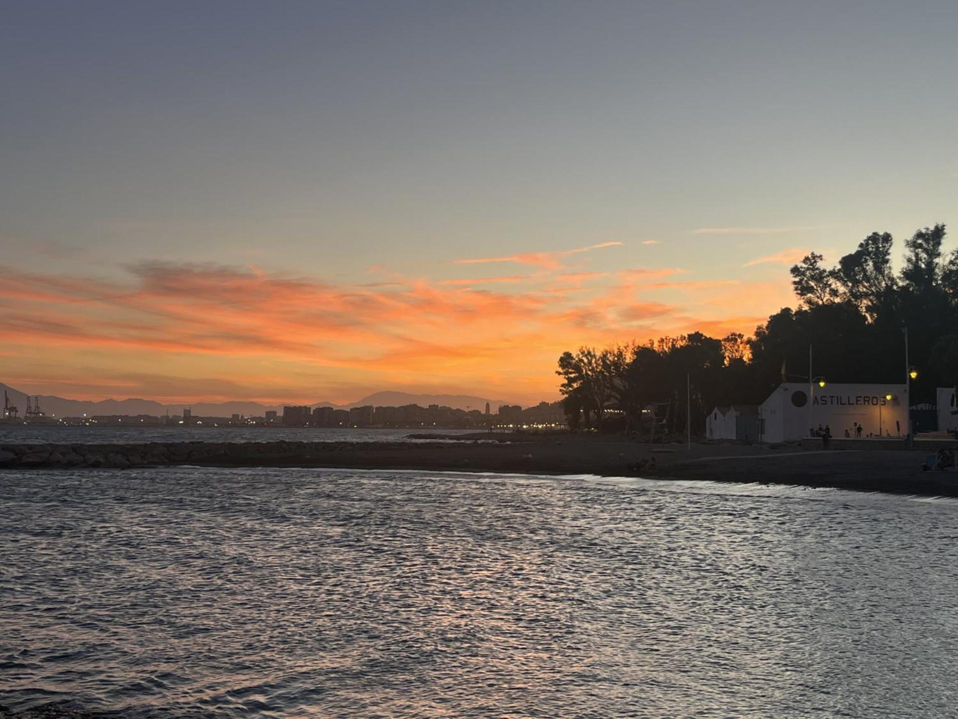La Casa De La Playa Leilighet Málaga Eksteriør bilde